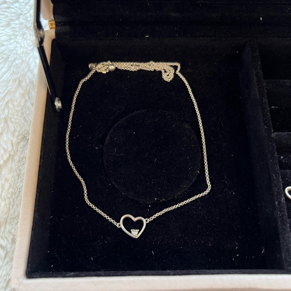 Pandora — Asymmetrical Heart Shaped Necklace - Picture 4 of 6